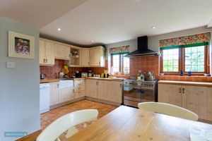 Kitchen/Breakfast Room- click for photo gallery